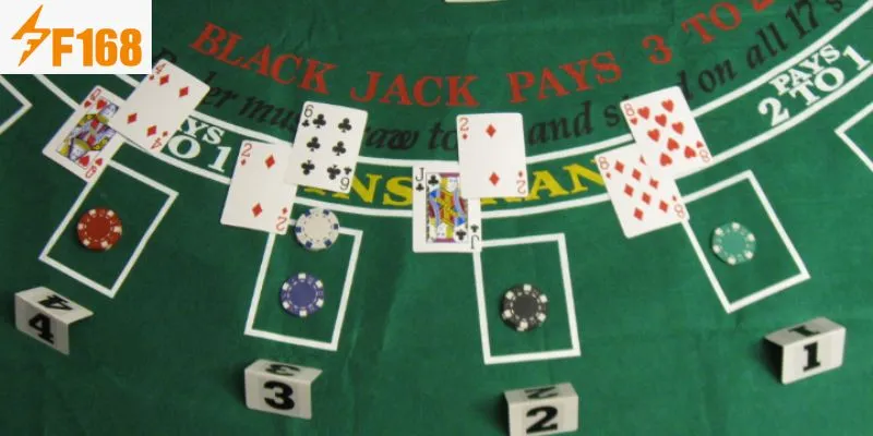 วิธีการคำนวณคะแนนคล้ายกับเกมอื่นๆ ในห้องเกมไพ่